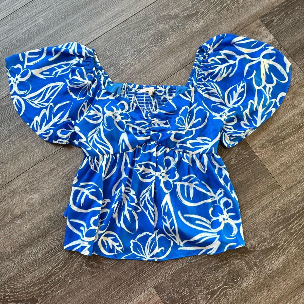 SOLD!!! Skies are Blue top.